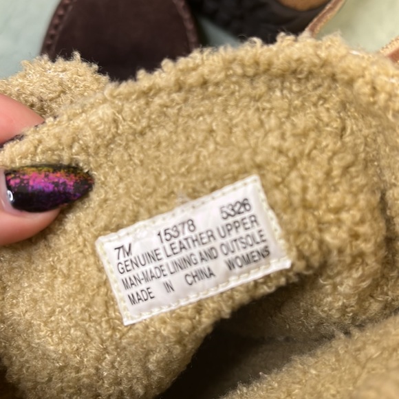 Timberland Women’s Tan Faux Sherpa and Brown Suede Mocc-Stitched Boots | 7 - Picture 7 of 8